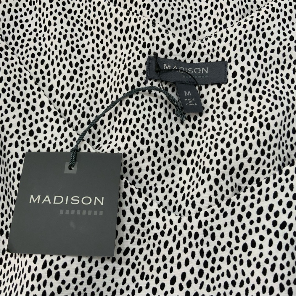 Madison White & Black Animal Dot Sleeveless Shift Dress 
Size Medium 
New - Picture 6 of 8